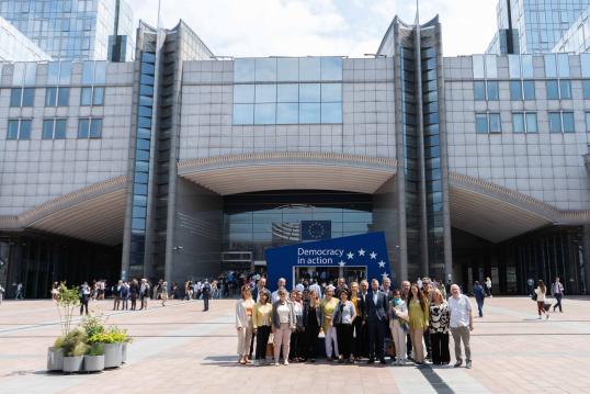 First LCE Conference: participants in front of a building