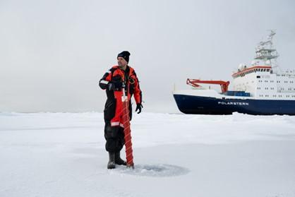 Investigating ocean pollution to protect marine biodiversity 