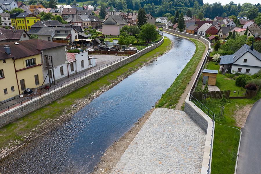 Modern flood protection wall in the style of the historic city wall | Photo by Michal via Adobe Stock